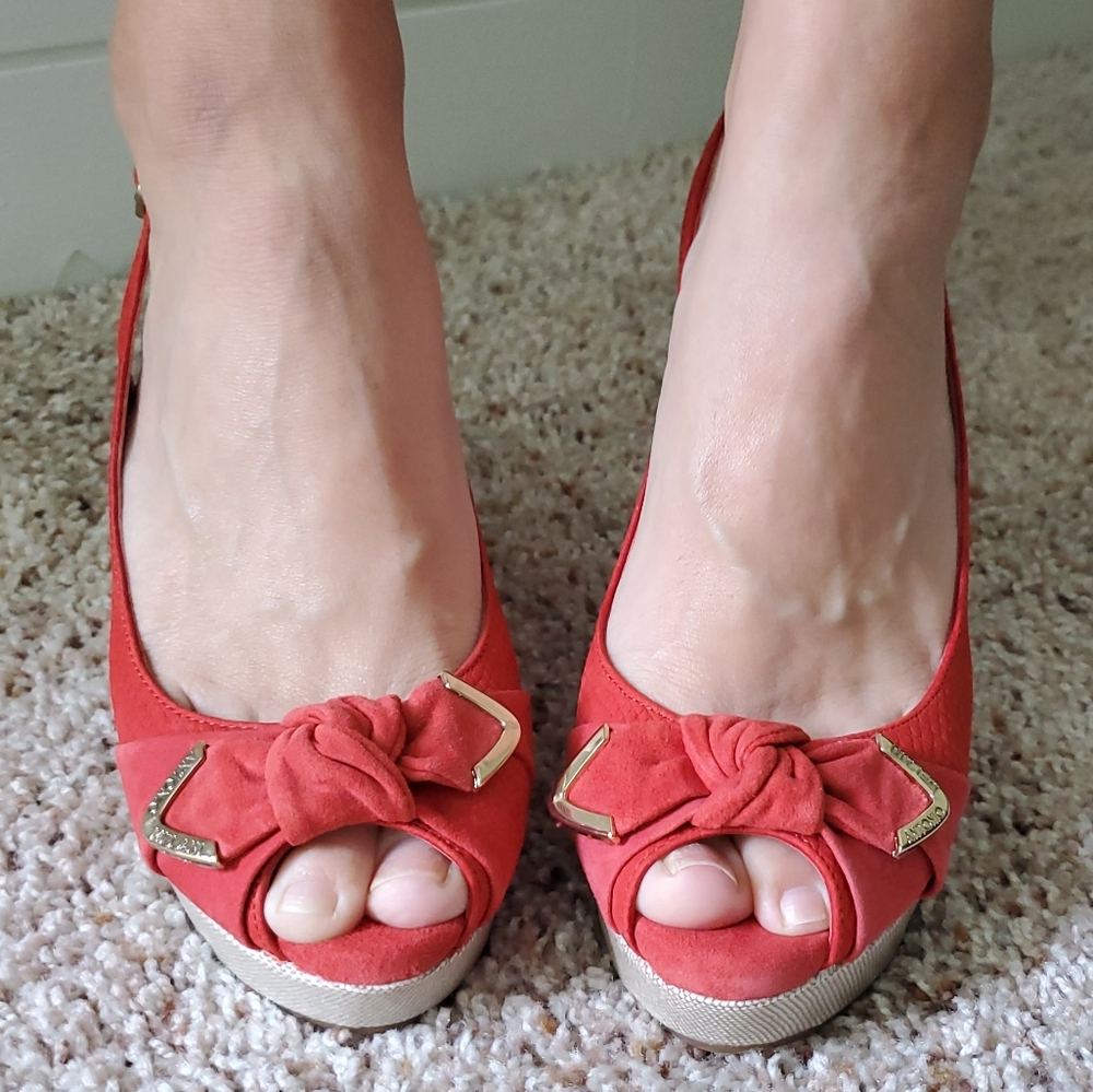 SOLD New Antonio Melani Coral Wedge w/sling back adjustable strap - Picture 4 of 9